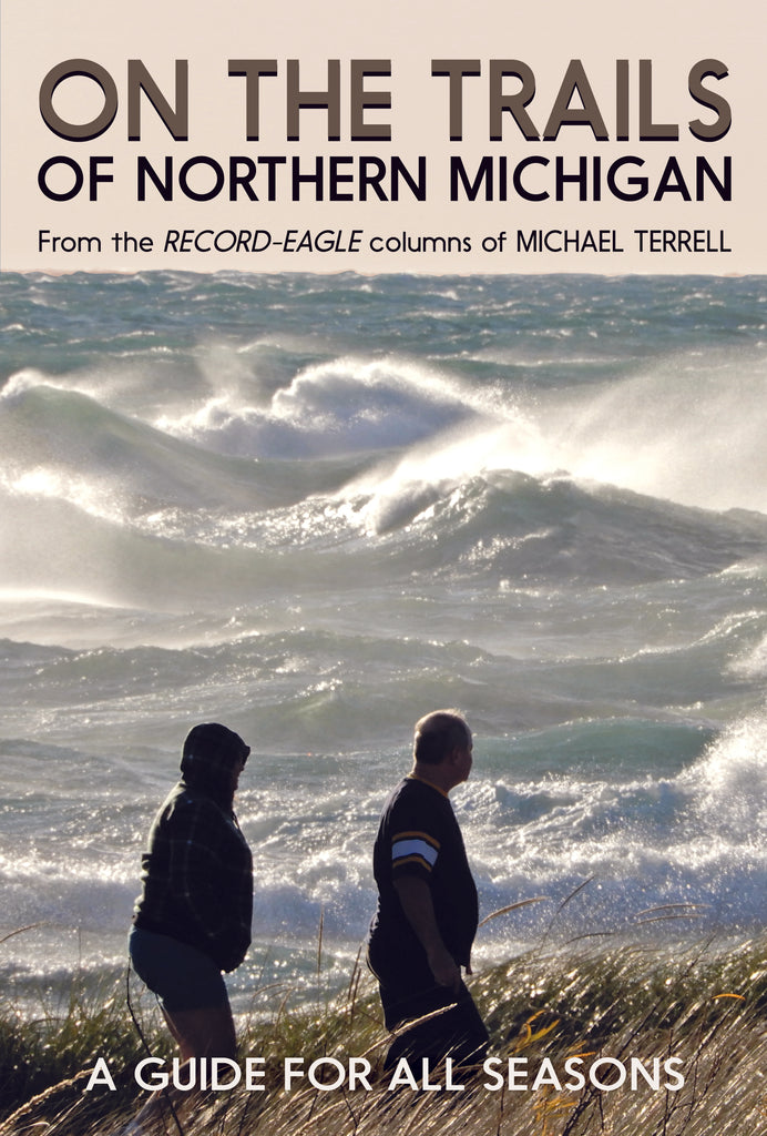 On the Trails of Northern Michigan: A Guide for All Seasons - Mike Terrell